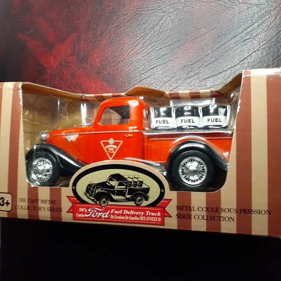 NIB Can Tire 1950's Die Cast Fuel Delivery Collectible Truck $12.50 🇨🇦 ships - Picture 14 of 16